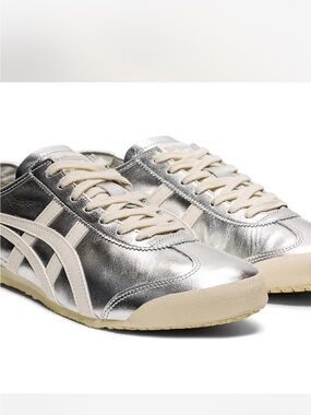 Onitsuka Tiger by Asics Metallic Silver and Cream Women's Sneaker size 6